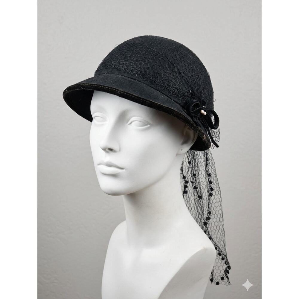 Vintage 1950s Black Cloche Hat with "Point d'Esprit" Beaded Veil